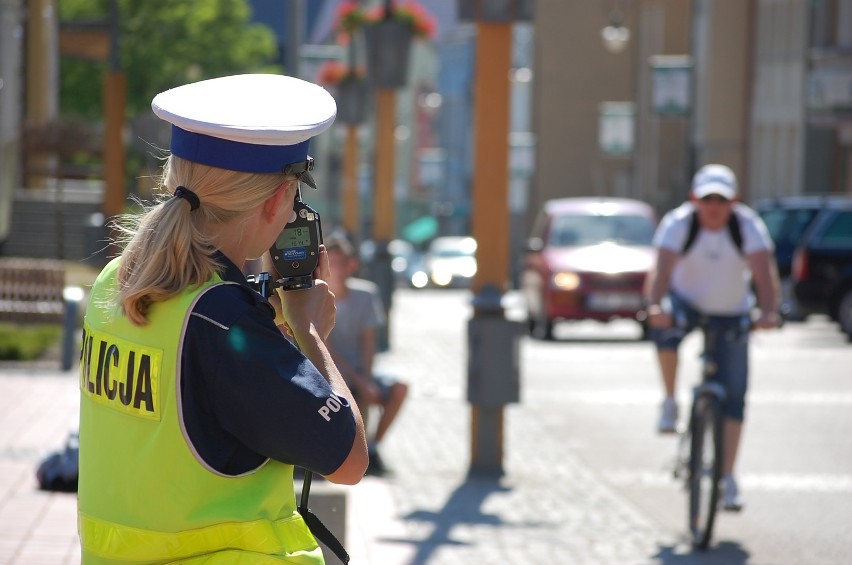 Policjanci z Bytowa kontrolują prędkość z jaką kierowcy jeżdżą po mieście