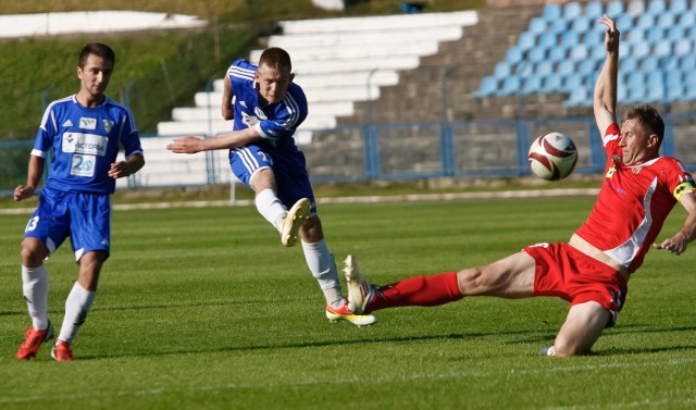 Strzela Michał Bartkowiak, napastnik Górnika Wałbrzych