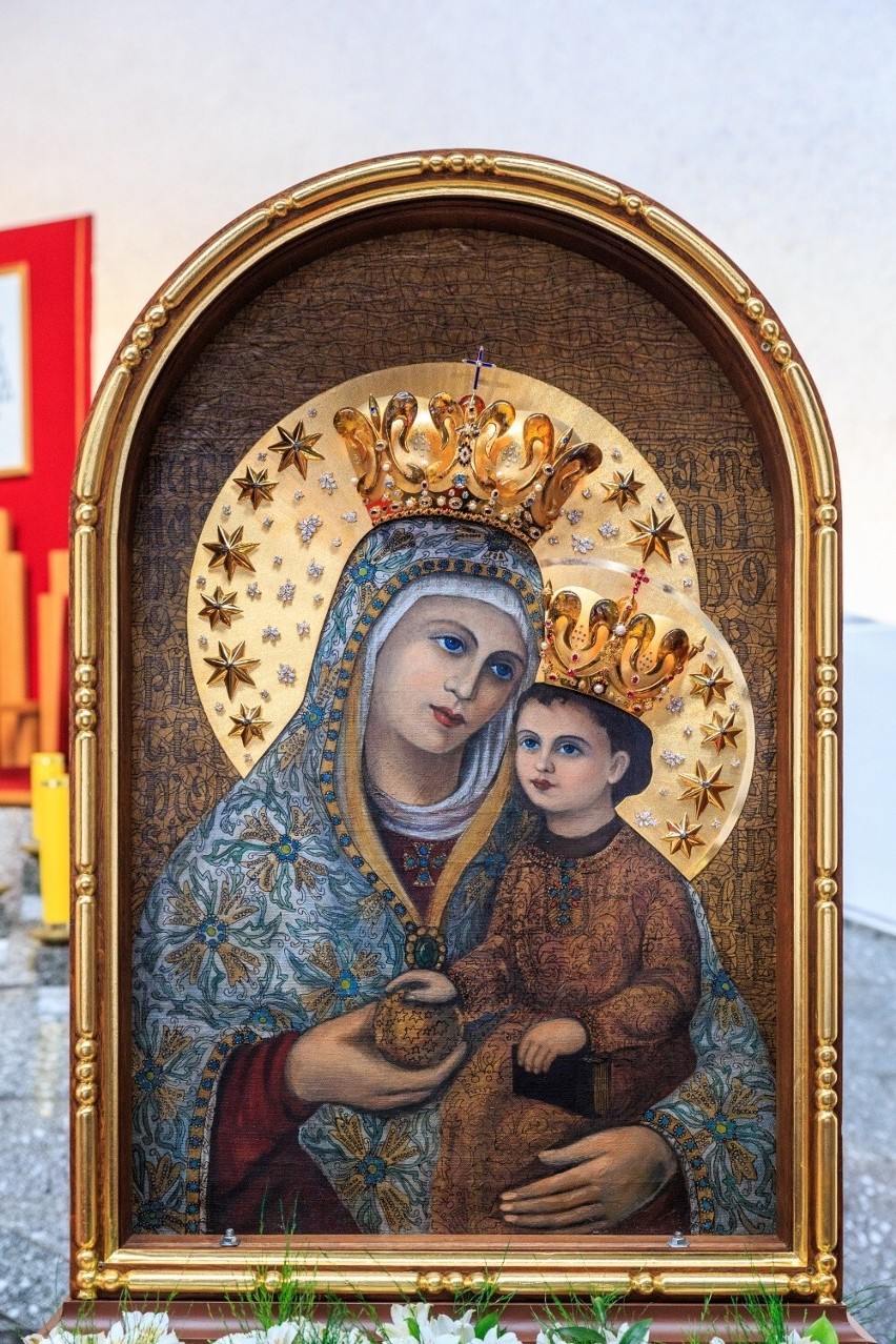 Boska Opiekunka Gdyni. W 1. rocznicę papieskiej koronacji obrazu z Bazyliki Morskiej