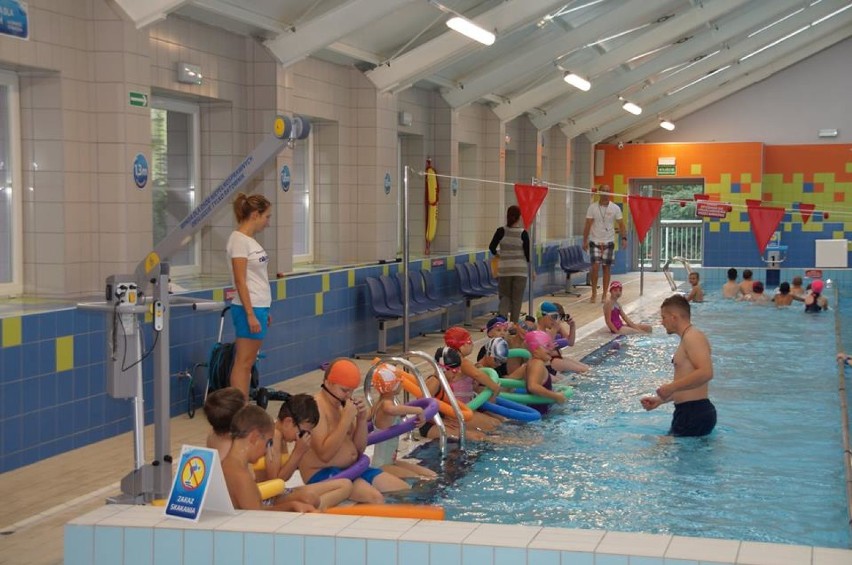 Prawie 500 dzieci nauczy się pływać na Mancie