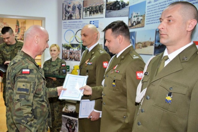 Żołnierze 10 Opolskiej Brygady Logistycznej otrzymali awans na wyższe stopnie wojskowe. Uroczystość odbyła się w Sali Tradycji w koszarach 10 BLog.