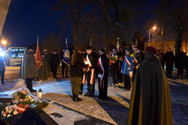 Uroczystości przy pomniku Powstańców Wielkopolskich w Międzychodzie (17.01.2024).
