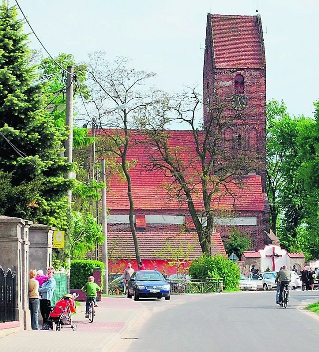 Przy ul. Głównej w Jaczkowie stoi zabytkowy kościół z XIV wieku.