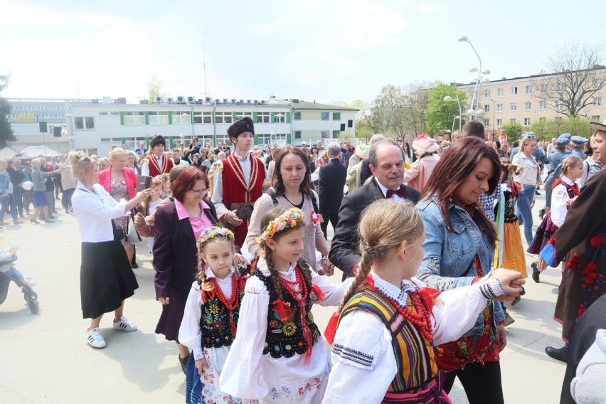 Poloneza czas zacząć. Mieszkańcy Świdnika z przytupem obchodzą Święto Konstytucji 3 Maja [GALERIA]