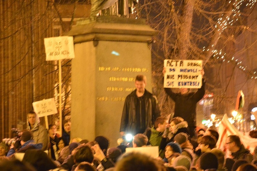 Manifestacja przeciwko ACTA w Toruniu [ZDJĘCIA I WIDEO]