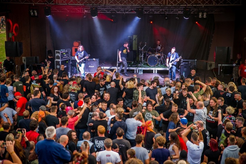 Koronawirus w Polsce: Cieszanów Rock Festiwal 2020 przechodzi do internetu. Organizatorzy piszą "przyjmujemy korona-wyzwanie" [FOTOGALERIA]