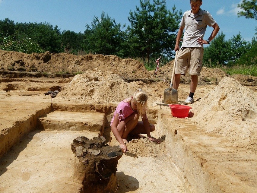 Tomaszów: Archeolodzy odkryli groby sprzed 1.800 lat w dzielnicy Brzustówka