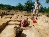 Tomaszów: Archeolodzy odkryli groby sprzed 1.800 lat w dzielnicy Brzustówka