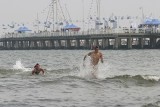 Wyścigi pływackie z międzywojenną tradycją koło Molo