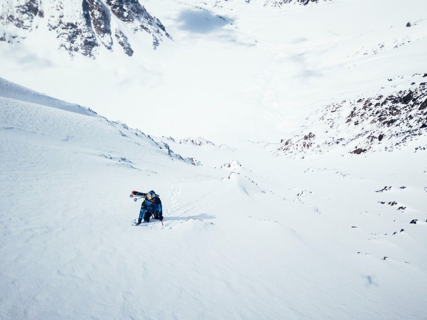 Nowy film Andrzeja Bargiela o wspinaczce i zjeździe na nartach z sześciotysięczników w Karakoram