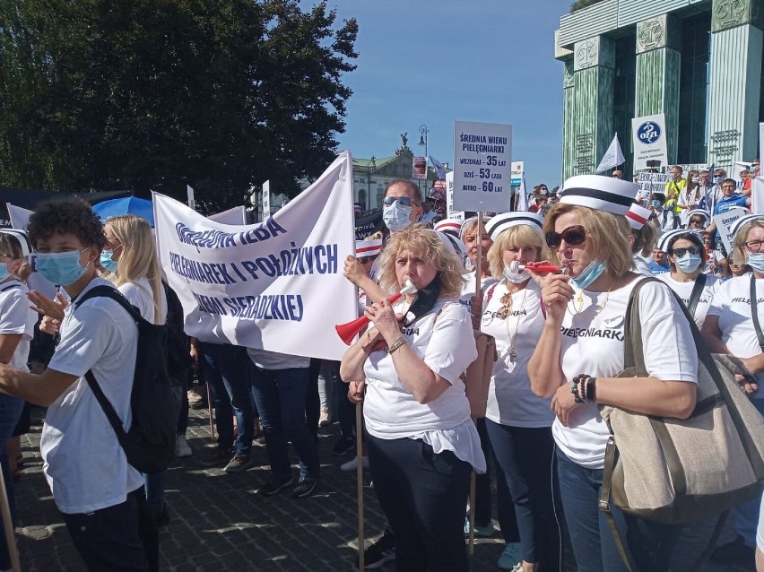 Sieradzkie pielęgniarki protestują w Warszawie