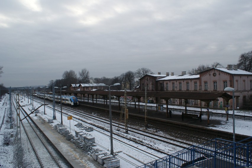 Dąbrowskie dworce z każdym dniem niszczeją coraz bardziej