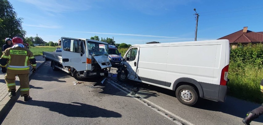 W Radzyniu Chełmińskim zderzyły się dwa samochody dostawcze. Jedna osoba trafiła do szpitala