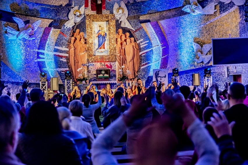 Festiwal muzyki religijnej w Rumi:  Kasia Moś i Gospel Joy podbili serca rumian [ZDJĘCIA]