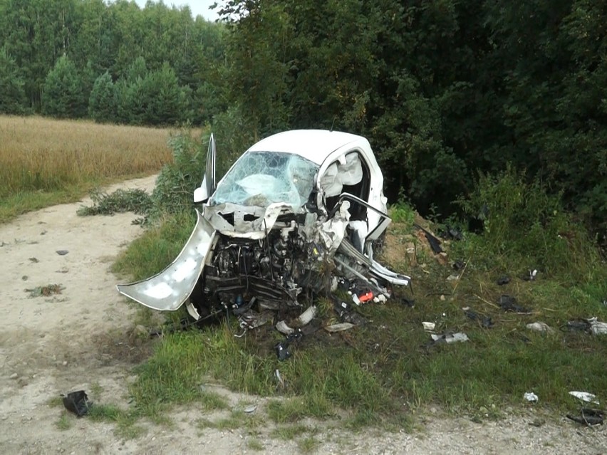 Tragiczny wypadek w Białej (gm. Sulejów) na drodze 742. Dwie...