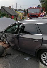 Wypadek w Kaszowie. Czołowe zderzenie dwóch pojazdów