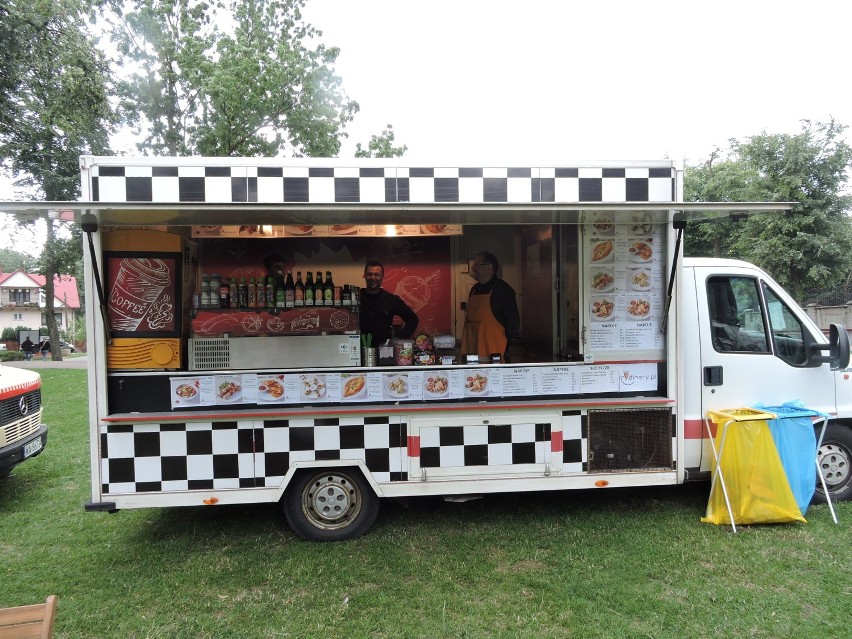 Zlot foodtrucków trwa przez cały weekend (sobota-niedziela)...