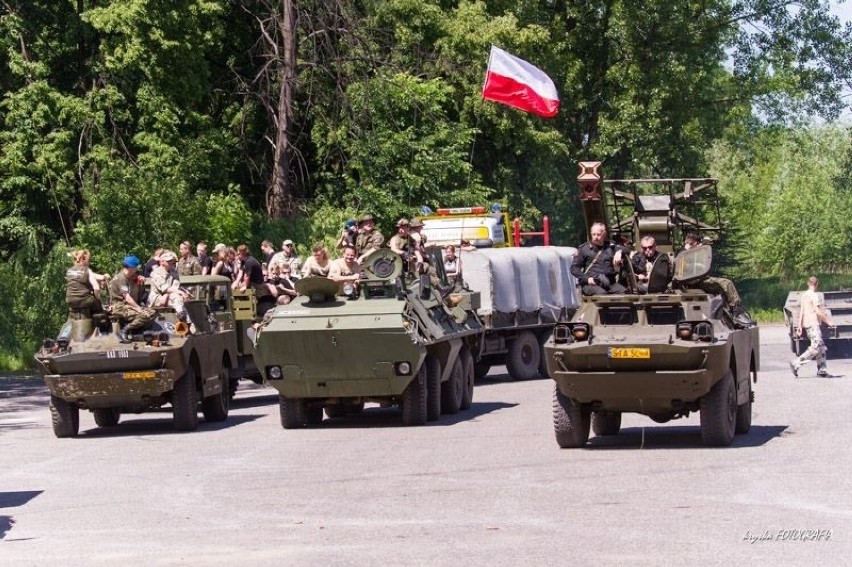 Zobacz kolejne zdjęcia. Przesuwaj zdjęcia w prawo - naciśnij...