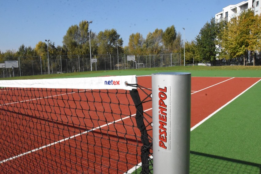 Kolejny kort tenisowy w Śremie. Oficjalnie otwarto nową inwestycję przy śremskiej szóstce [zdjęcia]