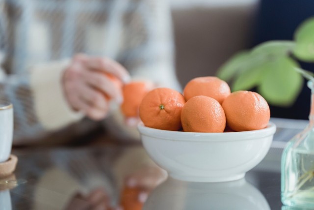 Lubisz jeść mandarynki, ale nie wiesz, jak wybrać te najsłodsze? Sprawdź, czym kierować się podczas zakupu tych cytrusów.