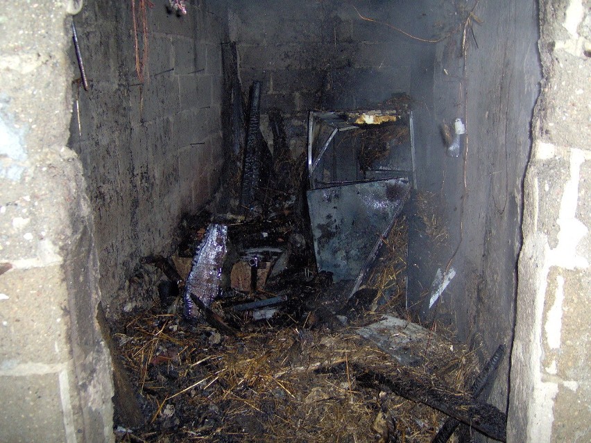 Pożar w miejscowości Leszcze. Spłonął budynek inwentarski