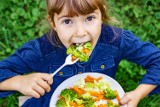 Dobra informacja dla rodziców wege. Badania potwierdzają: dzieci na diecie wegetariańskiej rozwijają się równie dobrze, jak te jedzące mięso