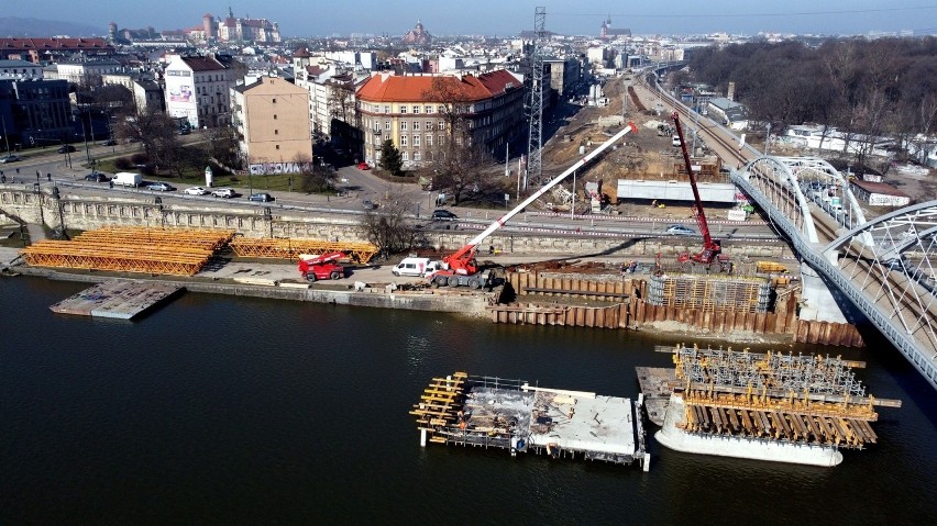 Trwa budowa drugiego nowego mostu nad Wisłą, w ramach...