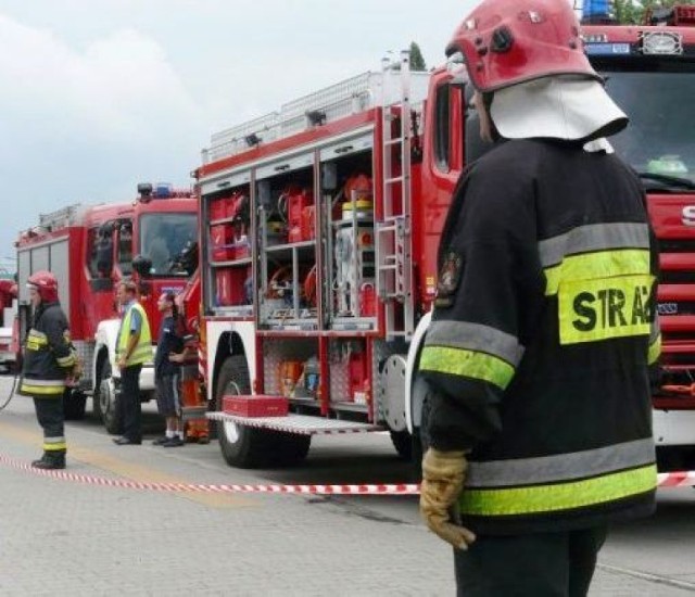 Pożar na ul. MIŃSKIEJ w Warszawie. Spłonęło mieszkanie. Dwie osoby nie żyją