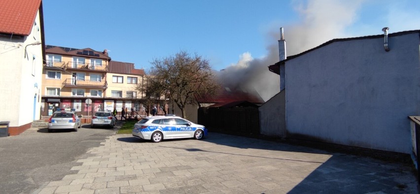 Płonęło poddasze domu jednorodzinnego przy ul Kościuszki w Łebie. Ewakuowano lokatorów
