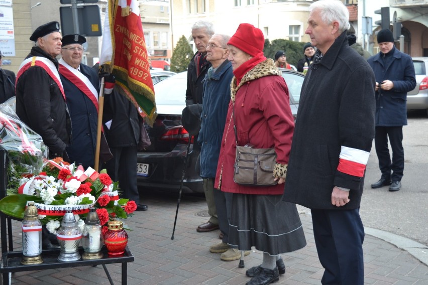 Narodowy Dzień Pamięci Żołnierzy Wyklętych. Ostrowianie złożyli kwiaty w miejscach pamięci