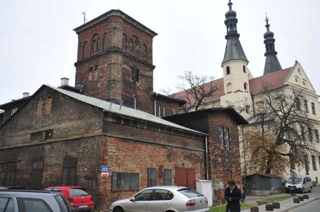 Prezydent Krakowa przygotował projekt uchwały dotyczący przekazania terenów Wesołej gminnej spółce Agencji Rozwoju Miasta Krakowa. Część radnych ma duże wątpliwości i przekonuje, że nie będzie to odpowiednie rozwiązanie.