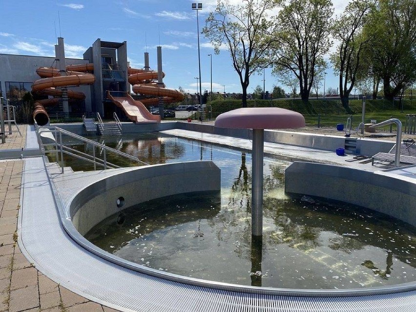 Pływalnia Chrobry w Głogowie szykuje baseny zewnętrzne na sezon. Mają być otwarte od 1 czerwca