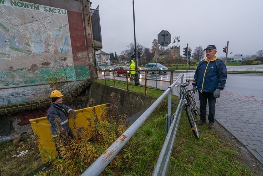 Nowy Sącz. Znika kamienica z historią [ZDJĘCIA]