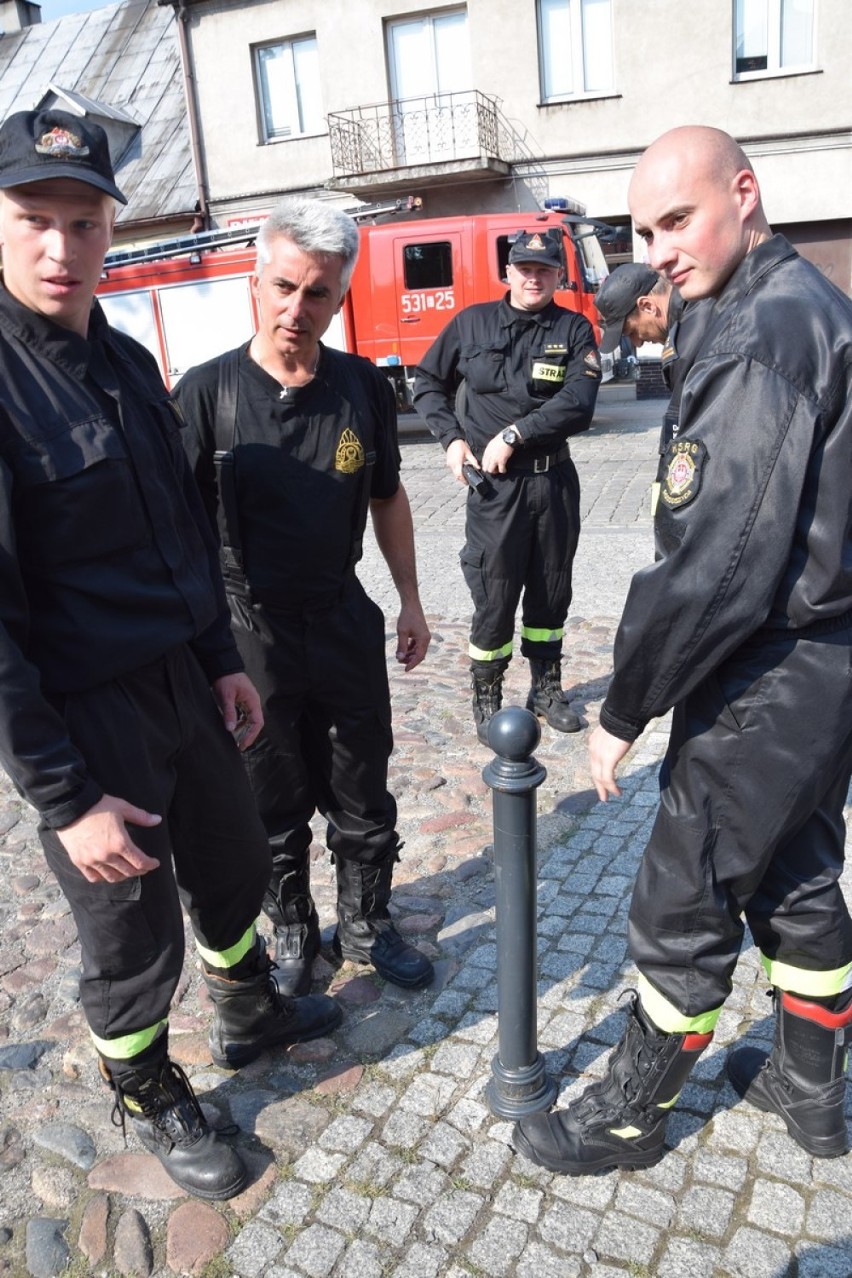 Pożar Bazyliki Mniejszej w Sieradzu... ćwiczony. Szkolą się strażacy sieradzkiej Państwowej Straży Pożarnej