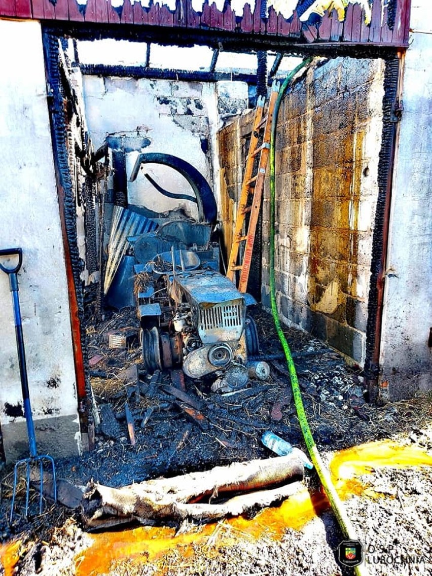 Pożar budynku gospodarczego w Lubochni. W akcji pięć zastępów straży pożarnej [ZDJĘCIA]