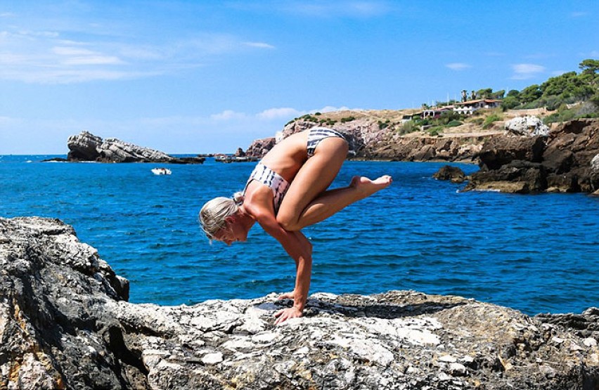 Szwedzka pilot ćwiczy jogę i robi furorę na Instagramie