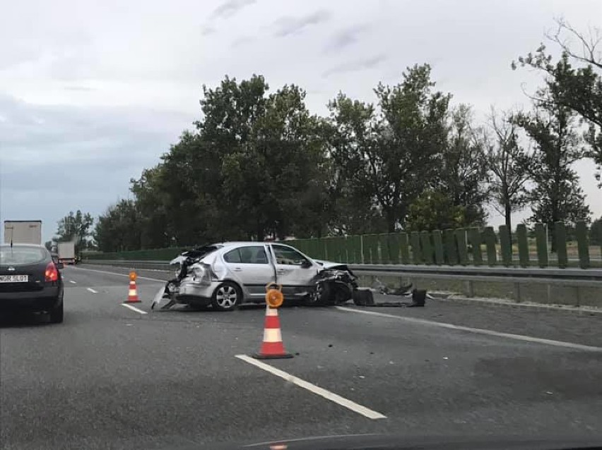 Wypadek na autostradzie A1 w powiecie aleksandrowskim. 3 osoby trafiły do szpitala