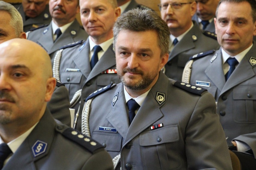 Funkcjonariusz policji nadkom. Krzysztof Kula z Ostrowa Wielkopolskiego po latach spędzonych w mundurze przeszedł na emeryturę