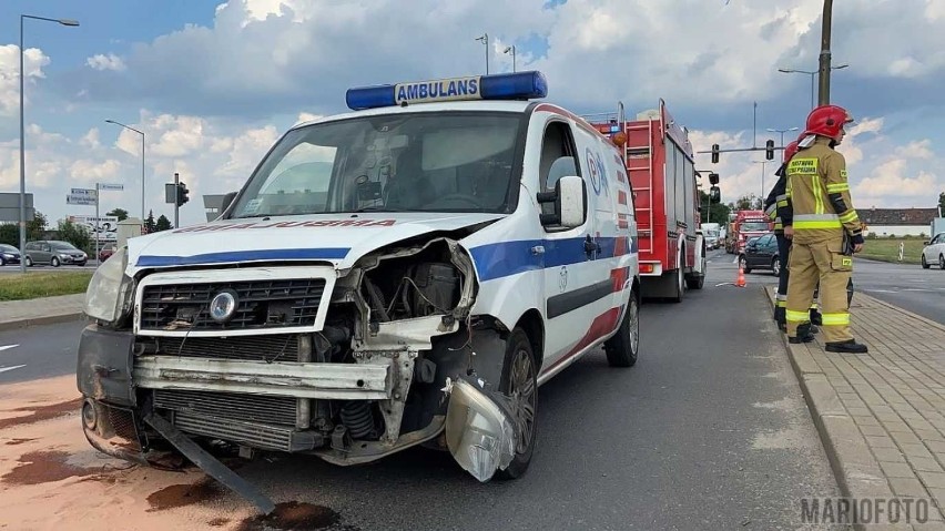 Wypadek na skrzyżowaniu ul. Oleskiej z obwodnicą w Opolu.