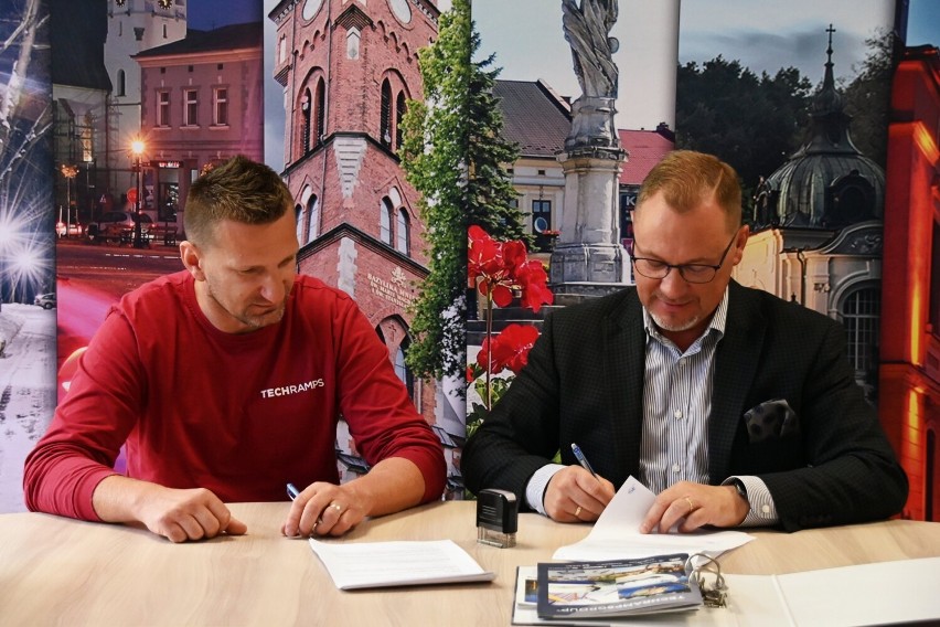 Podpisanie umowy na budowę skateparku w Brzesku, 14.06.2022