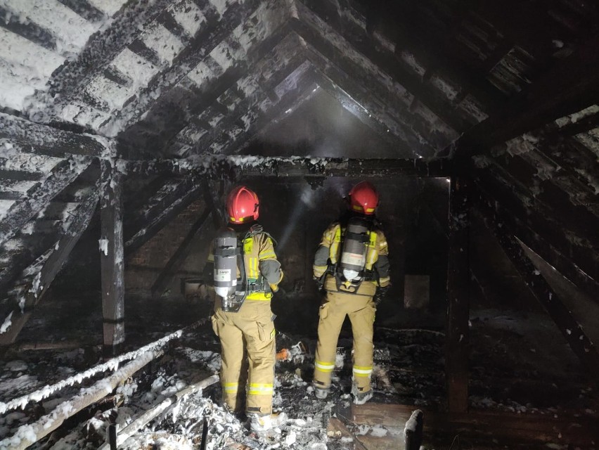 Rodzina z trójką dzieci z Wierzbięcic zbiera środki na odbudowę domu po pożarze