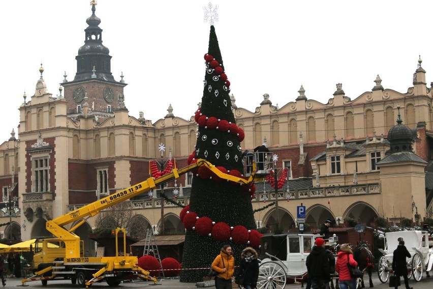 Tak wyglądały choinki na targach bożonarodzeniowych na Rynku...