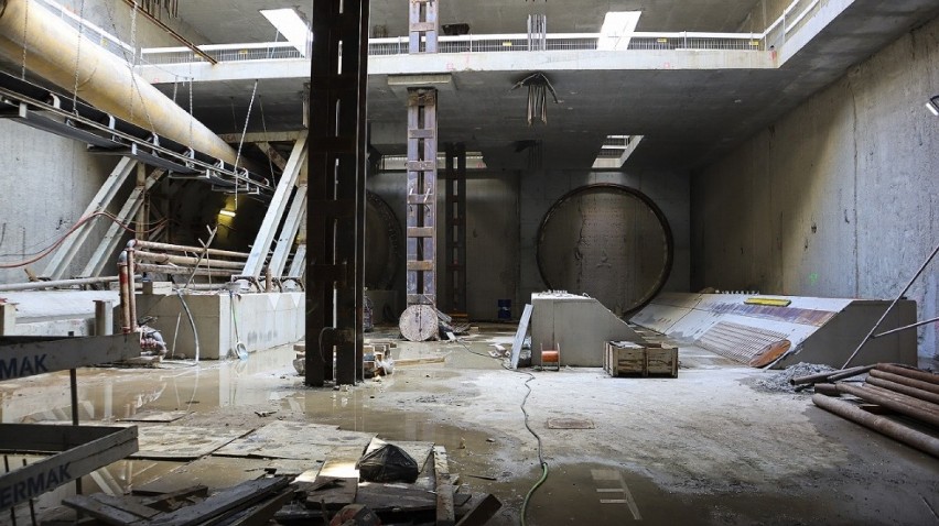 Ratusz: mimo pandemii prace na II linii metra postępują. Trwa budowa tuneli, ogromnej hali torów odstawczych, a także wyjść ze stacji