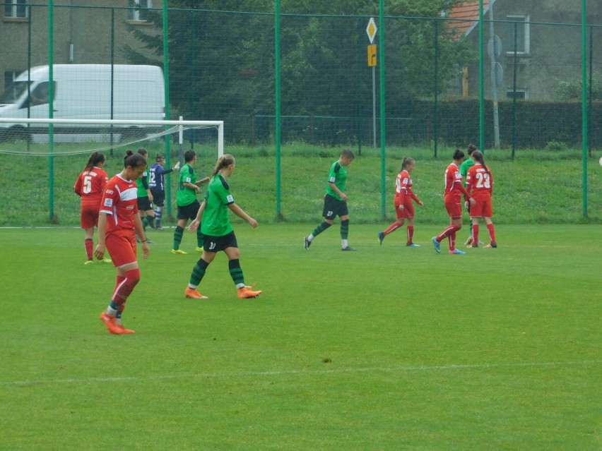 Piłkarki ekstraligowego AZS PWSZ Wałbrzych w meczu kontrolnym rozbiły 8:0 AZS Wrocław