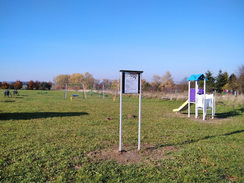 W Janowicach powstał plac zabaw, boisko i siłownia zewnętrzna