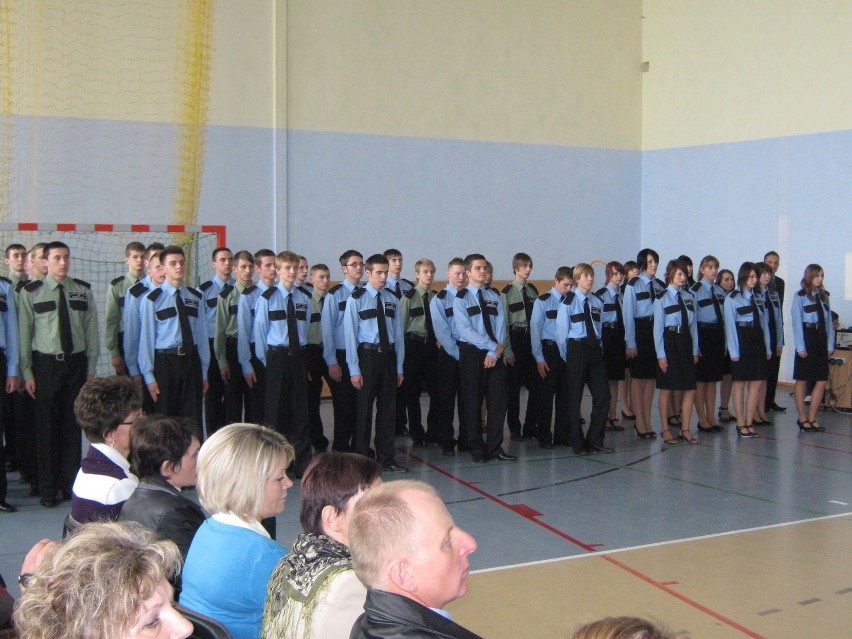 Ślubowanie klas mundurowych w Zespole Szkół nr 1 w Zakrzówku
