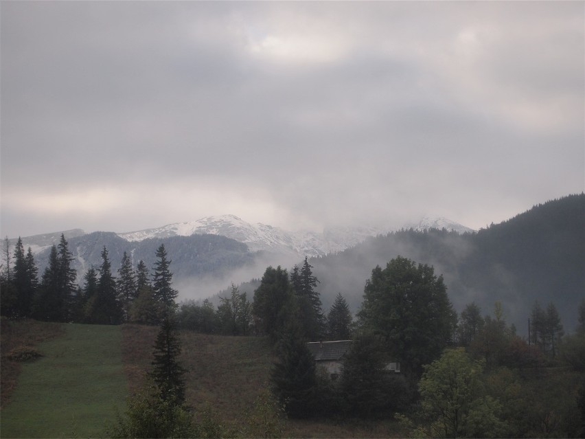Tatry: śnieg zasypał góry. W Pięciu Stawach leży 10 centymetrów