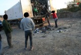 Bytom: Chcieli wysypać z ciężarówek szkodliwe odpady. Policjanci w akcji ZDJĘCIA