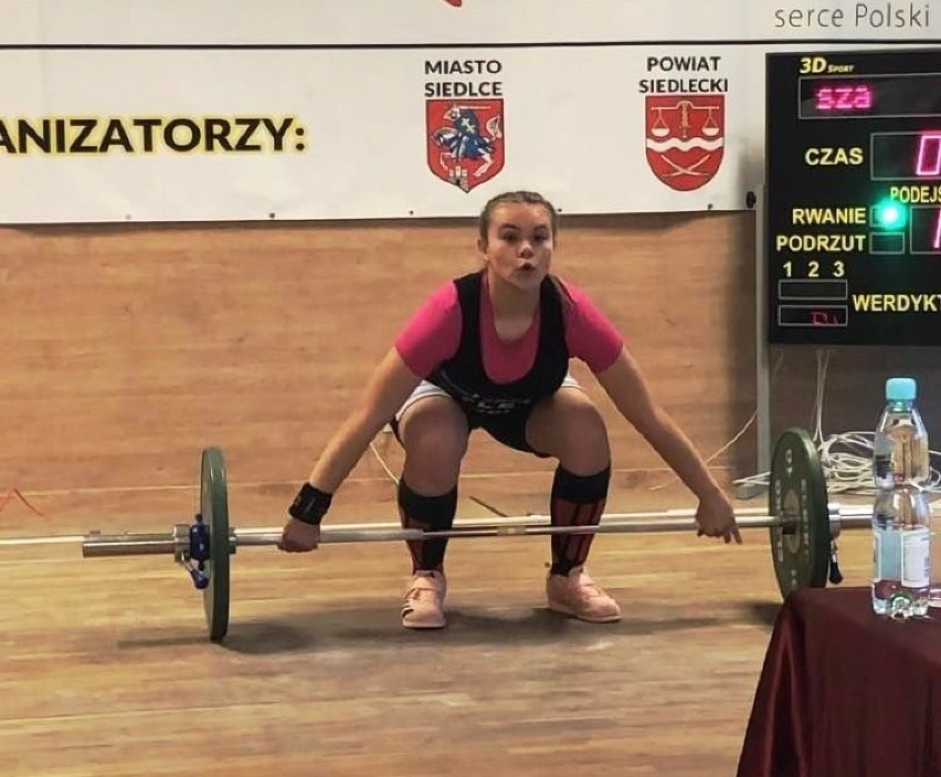 UKS Atleta Ostrołęka z medalami Drużynowych Mistrzostw Województwa Mazowieckiego, 13.11.2021. Zdjęcia