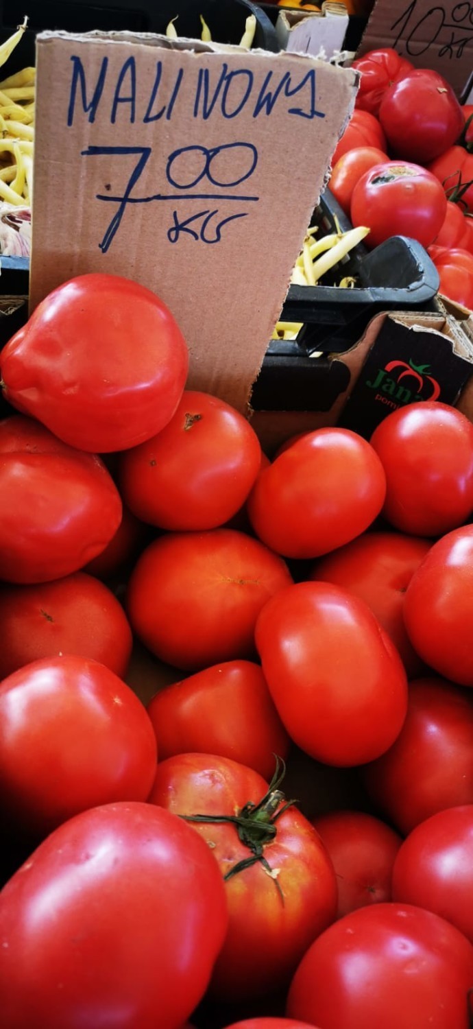Tanieją pomidory